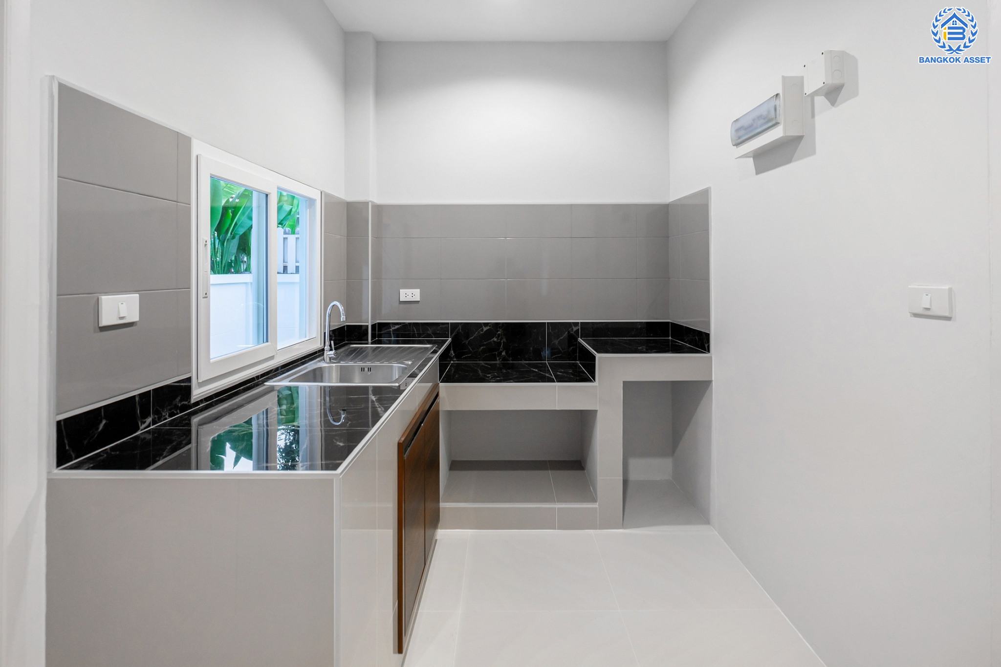 บ้านมือสองตกแต่งใหม่ ม.เพอร์เฟคเพลส2 รัตนาธิเบศร์ บ้านเดี่ยวหลังใหญ่ จากแบรนด์ Property Perfect เนื้อที่ 60 ตร.ว. บนโซนที่ดีที่สุด! ใกล้ทะเลสาบและส่วนกลาง ฟังก์ชันพร้อม 3 ห้องนอน 3 ห้องน้ำ 2 ที่จอดรถ บนที่สุดแห่งทำเลโซนเมือง เชื่อมต่อทุกการเดินทาง ใกล้เซ็นทรัลรัตนาธิเบศร์ จุดขึ้นทางด่วน "งามวงศ์วาน" และรถไฟฟ้า "สถานีไทรม้า"...